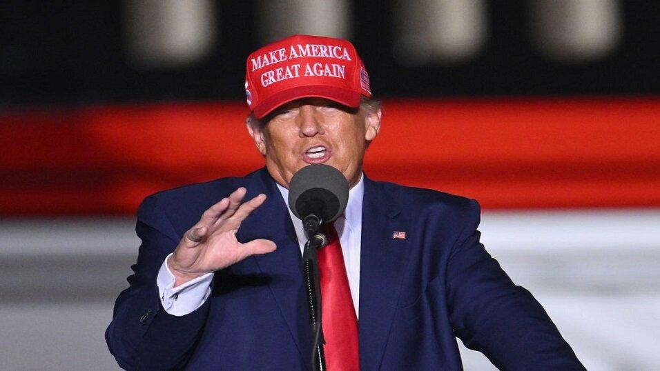 Donald Trump addressing supporters